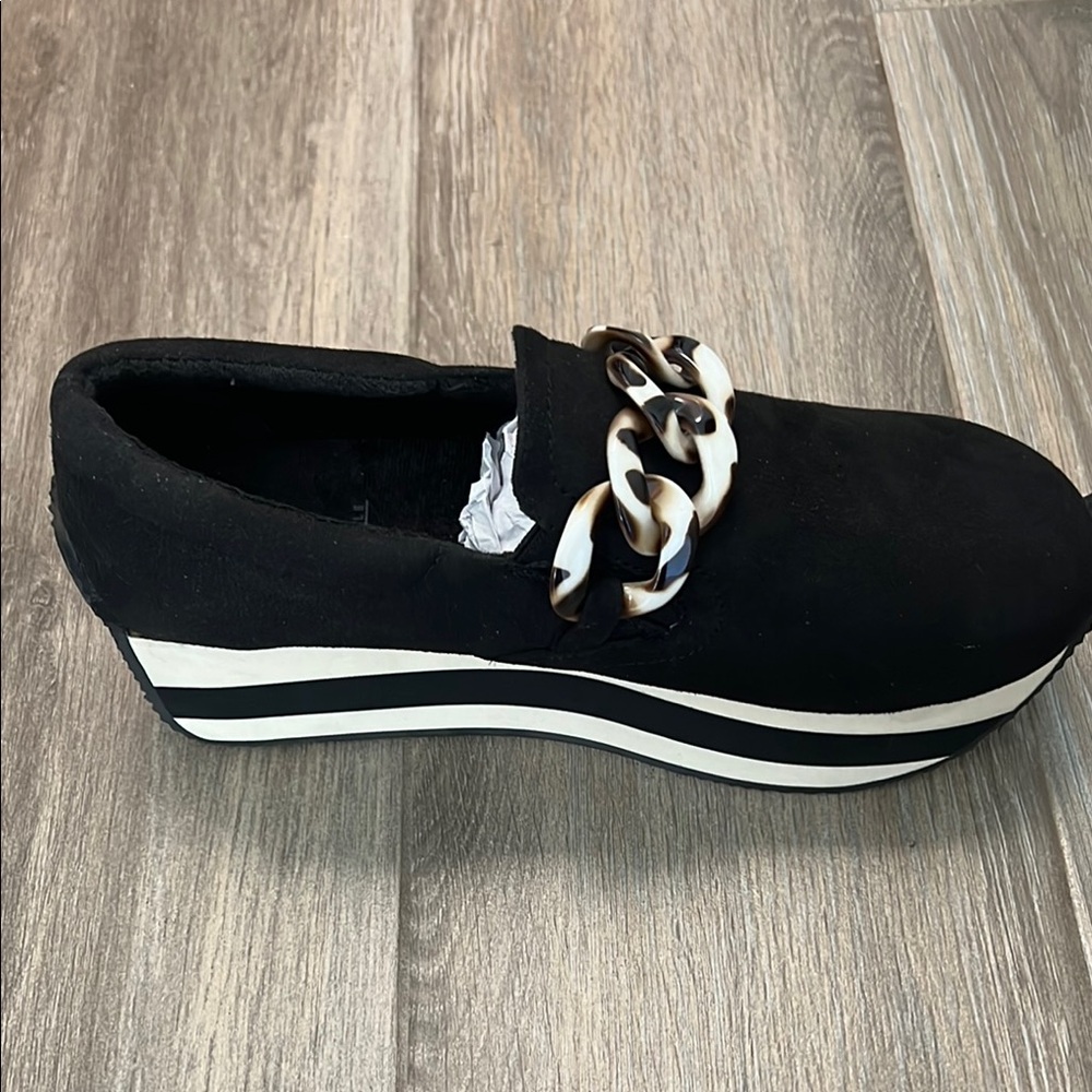 NwT Volatile Black Platform Loafers with Chain Detail Size 8